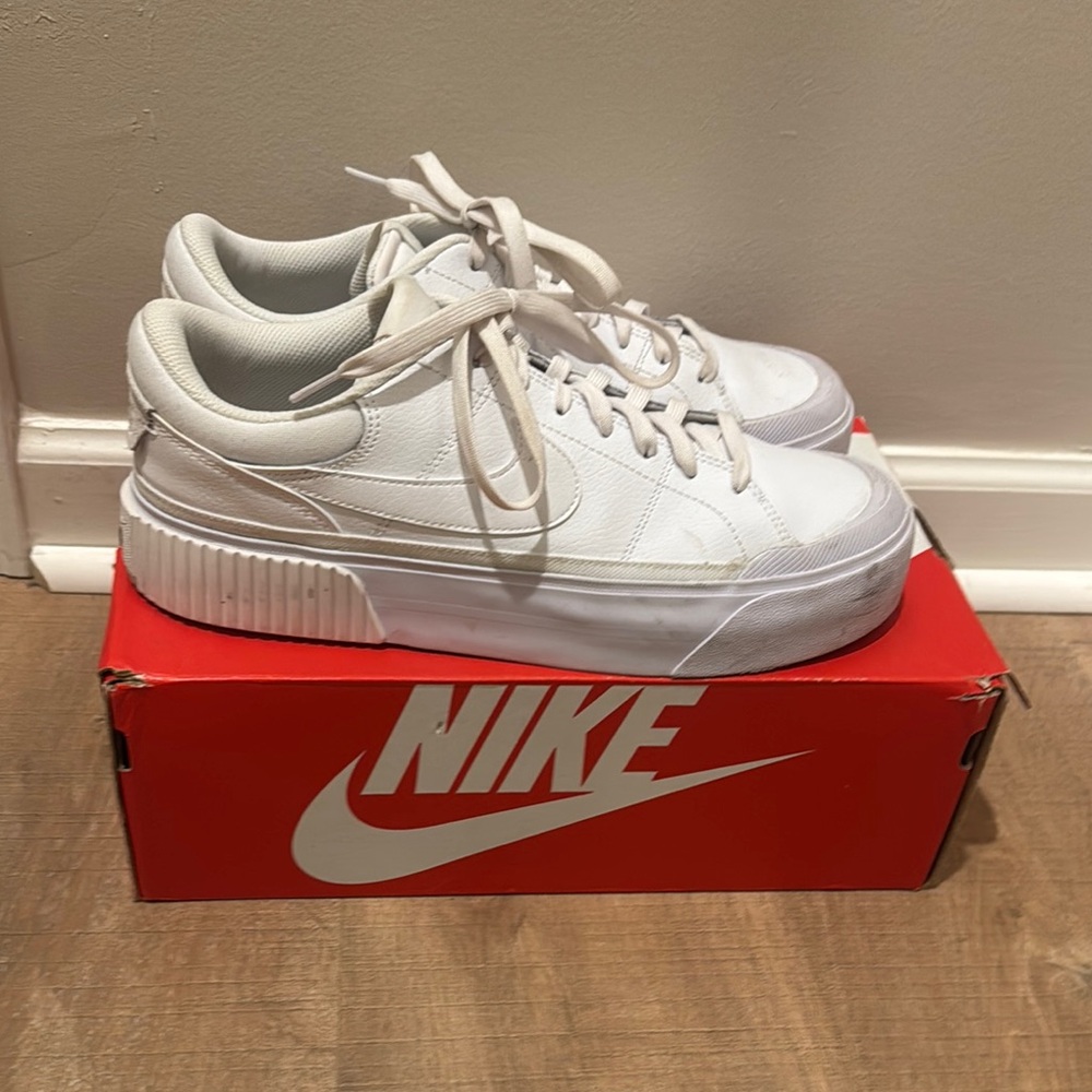 Women’s Nike Court Legacy Lift all white